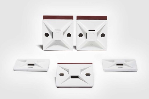 HellermannTyton Klebesockel 28x28 natur MB4APT-I-PA66-WH